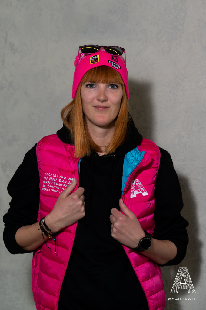 Gilet innen blau, außen Pink, A Logo vorne Links, Betriebe vorne rechts