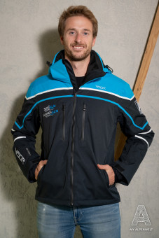 Schwarz-blaue Skijacke: Susi Alm & Hannes Alm Logo vorne rechts, Alpenwelt Logo am linken Ärmel